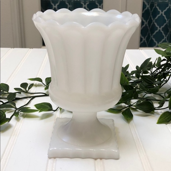 Vintage Other - Milk glass vase
